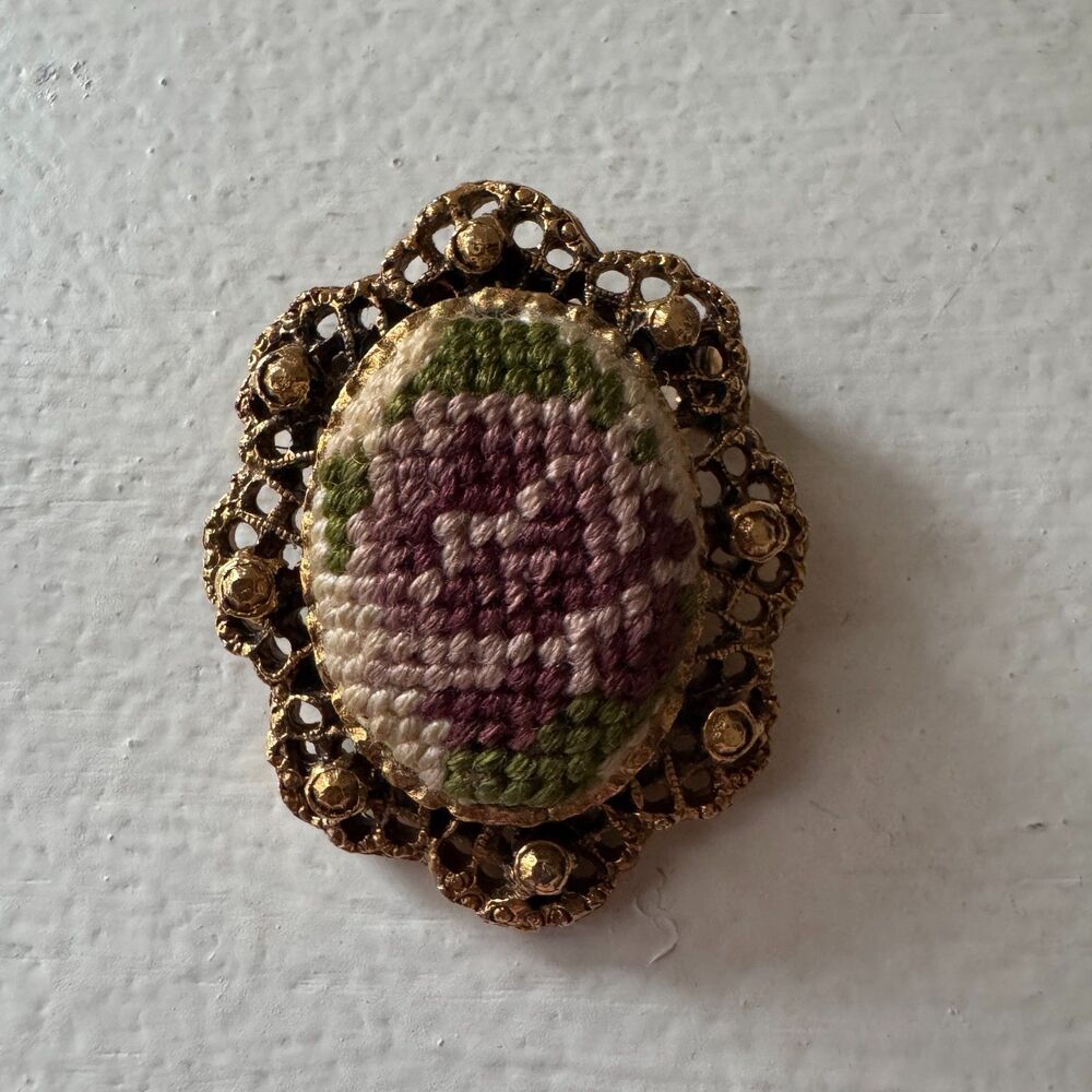 Vintage Petit Point Needlepoint Floral Pin Brooch Oval Gold Tone 1.5"